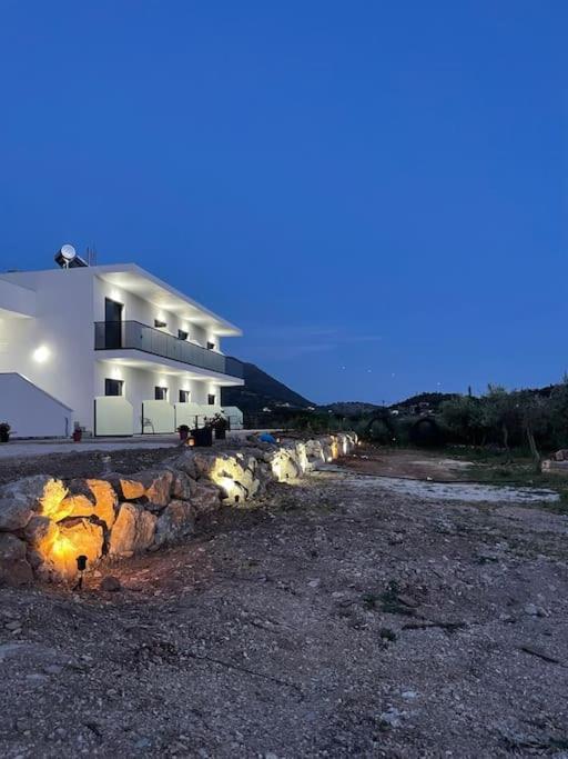 Ambelas Getaways Hébergement de vacances *